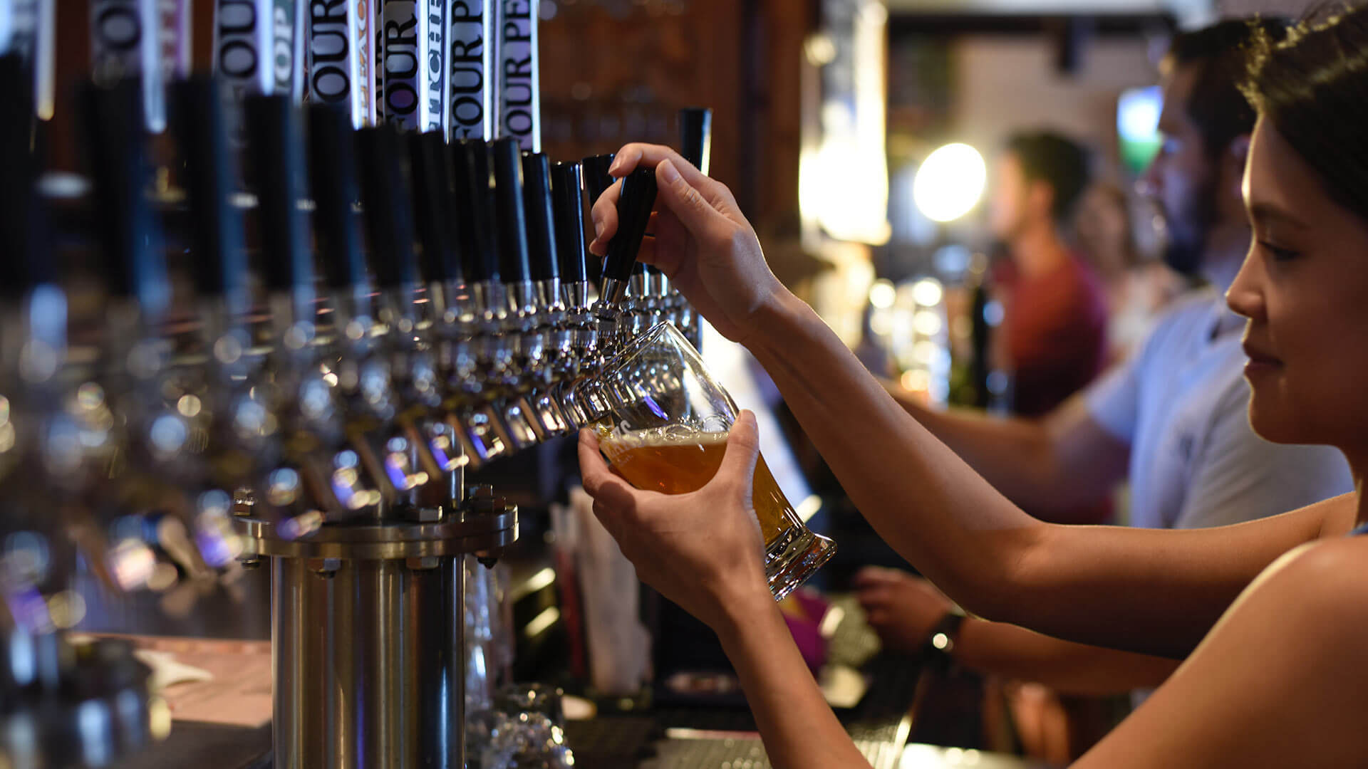 Know About the Four Level of Convenience You Get When Hiring Mobile Bartenders